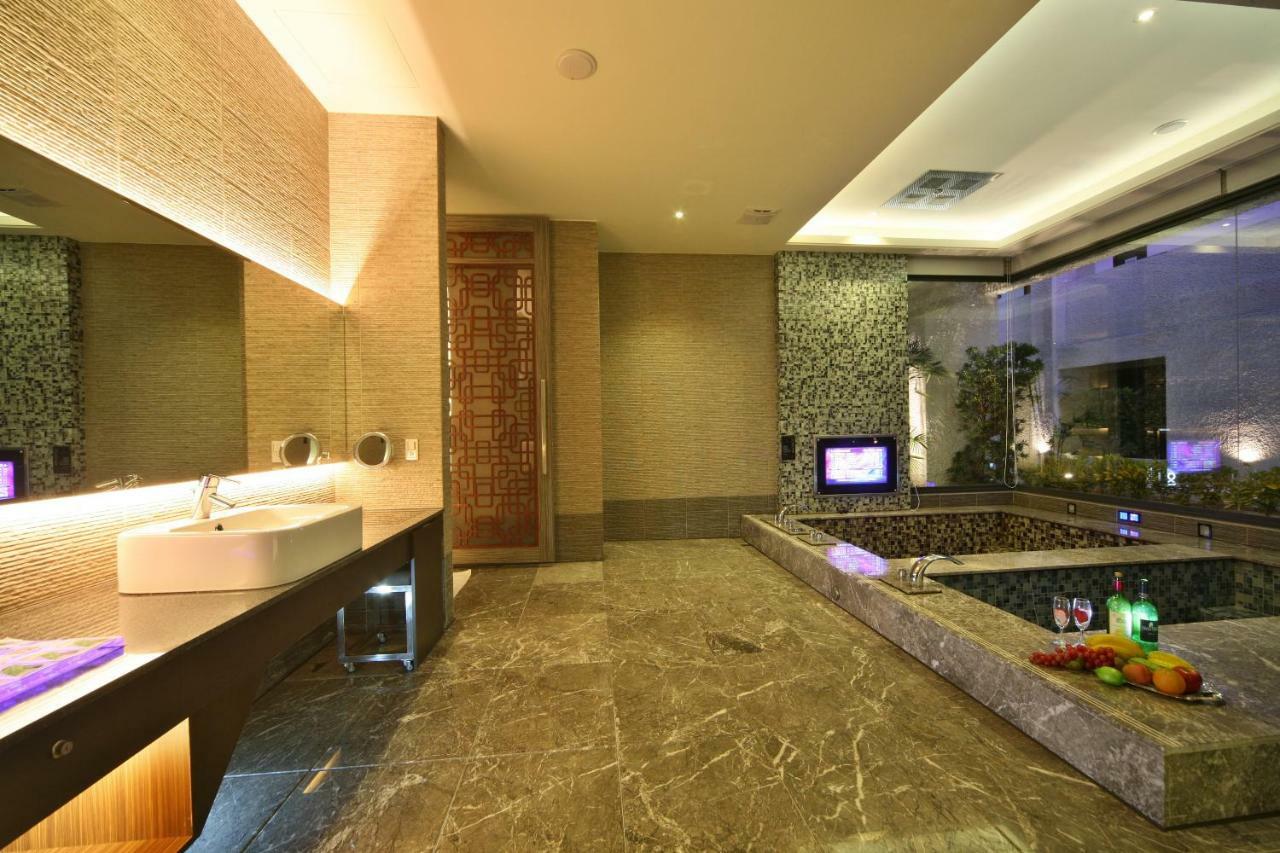 Doule Motel Taichung Exterior foto