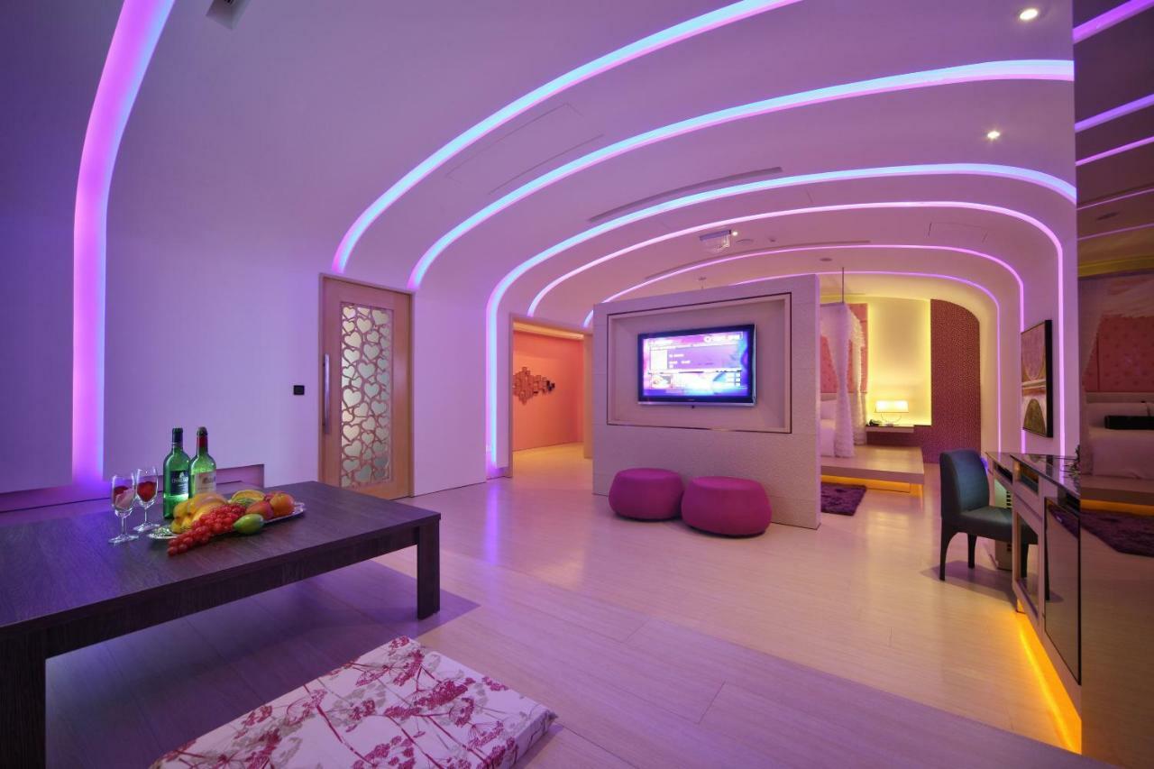 Doule Motel Taichung Exterior foto