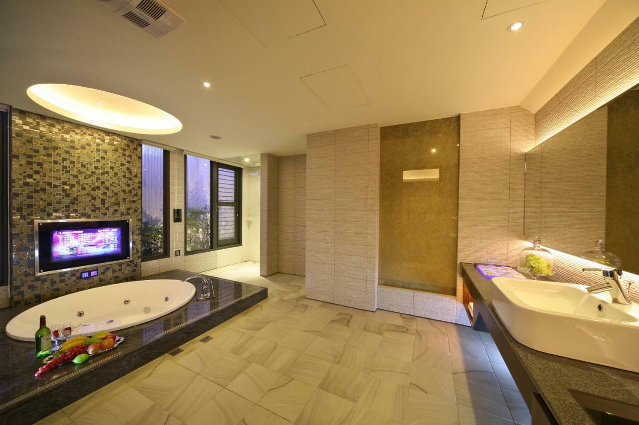Doule Motel Taichung Exterior foto