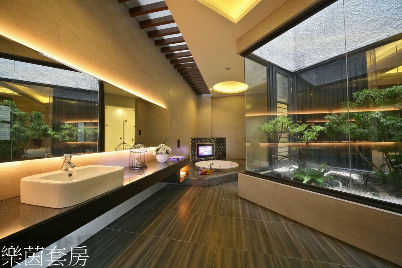 Doule Motel Taichung Exterior foto