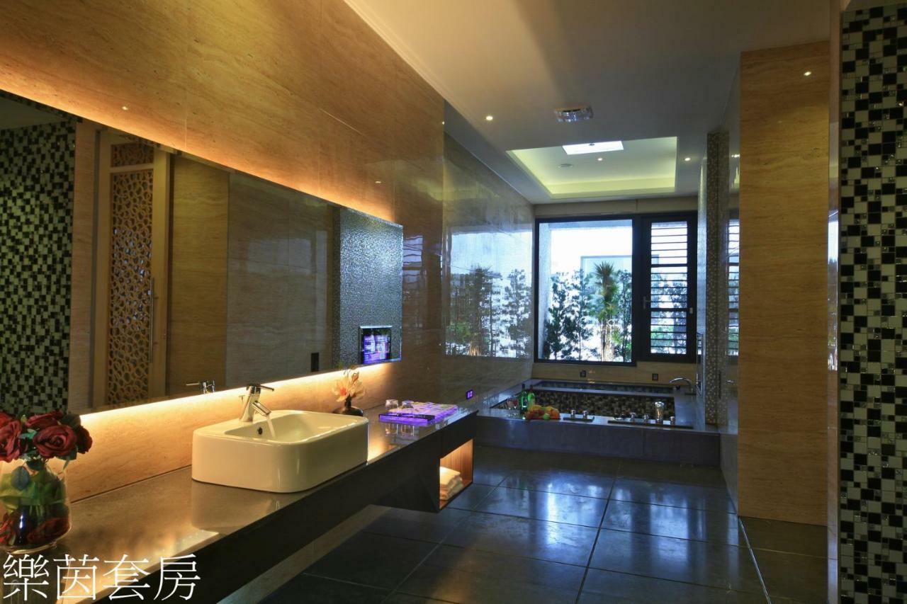 Doule Motel Taichung Exterior foto